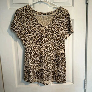 Gap Leopardd Tee Size Medium